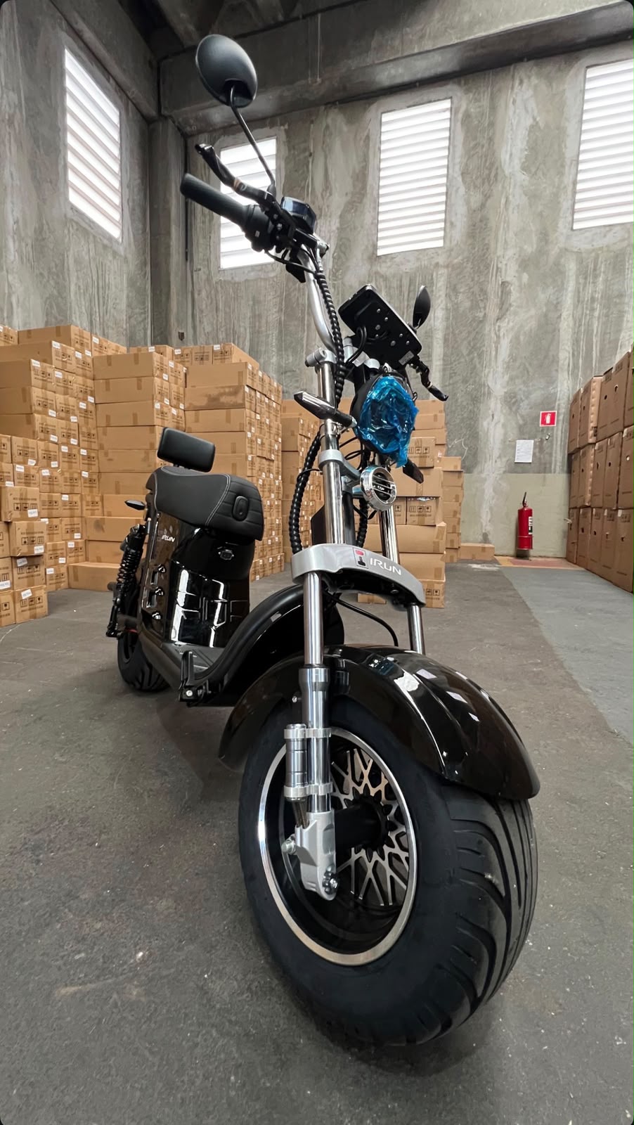 Scooter Elétrica HE-15 – Estilo, Conforto e Mobilidade